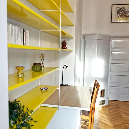 Sunny & Elegant Large Flat Next To Parliament Budapest