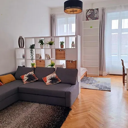 Sunny & Elegant Large Flat Next To Parliament Appartement Budapest