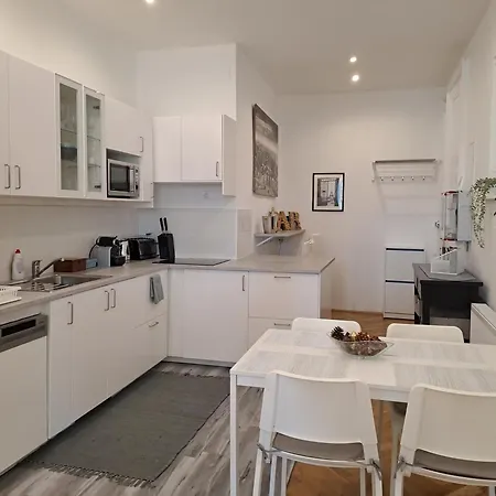 Daire Sunny & Elegant Large Flat Next To Parliament *