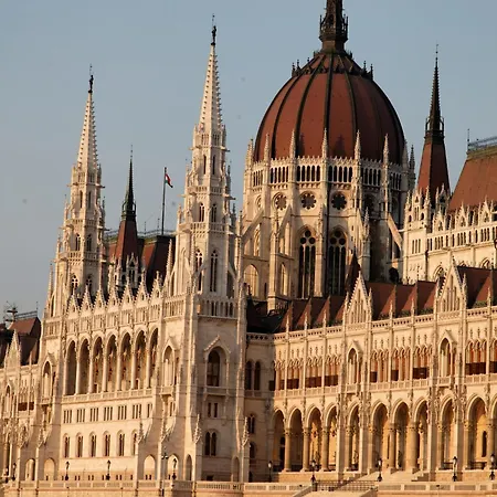 Sunny & Elegant Large Flat Next To Parliament * Budapest