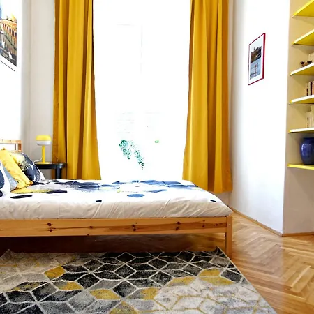 Lejlighed Sunny & Elegant Large Flat Next To Parliament Budapest