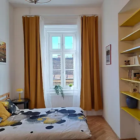 Sunny & Elegant Large Flat Next To Parliament * Boedapest
